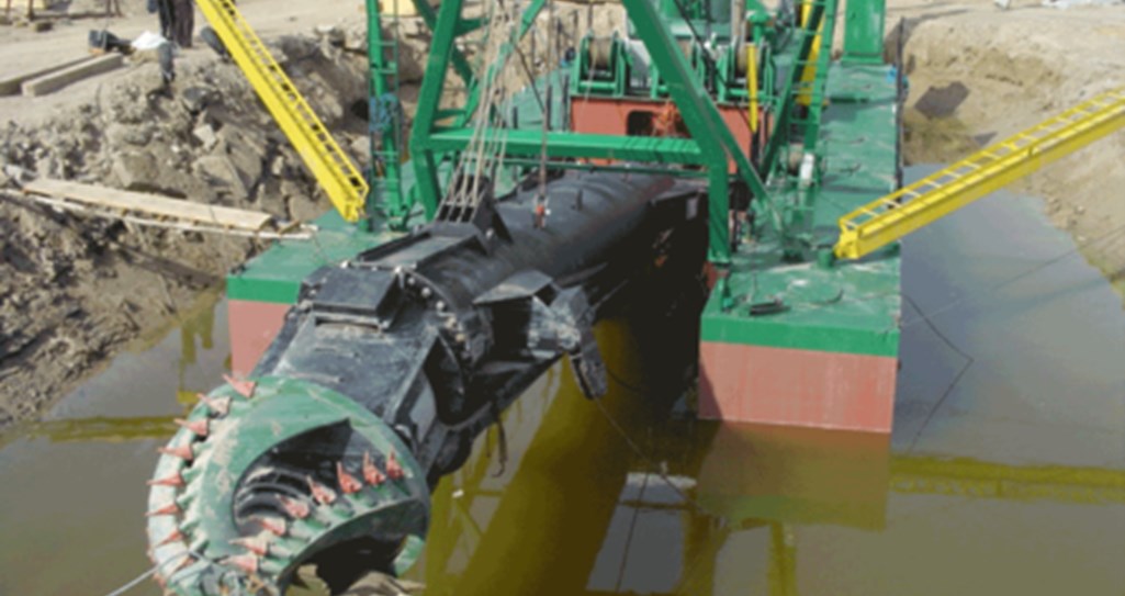Dredging of the sea water pumping station basin at Bandar Abbas Power Station
